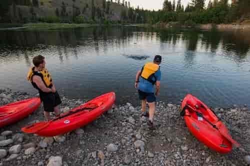 Skipping rocks on the Spokane River. Photo: Aaron Theisen