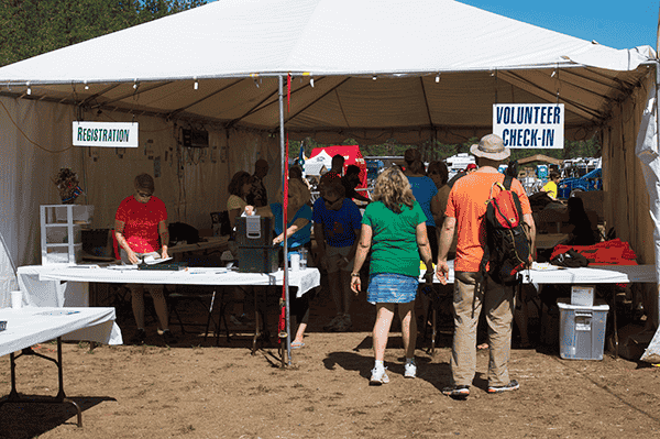 Photo of volunteers by Hank Greer.