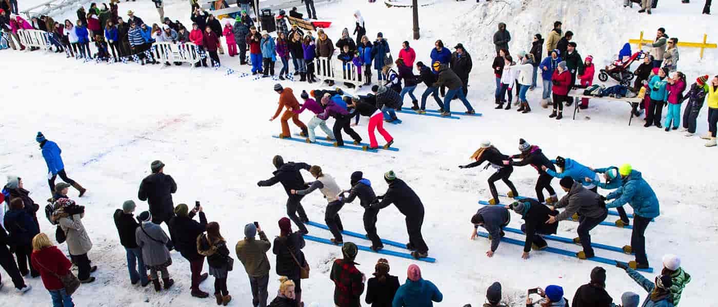 Photo of teams "smooshing" down the center of a crowd.