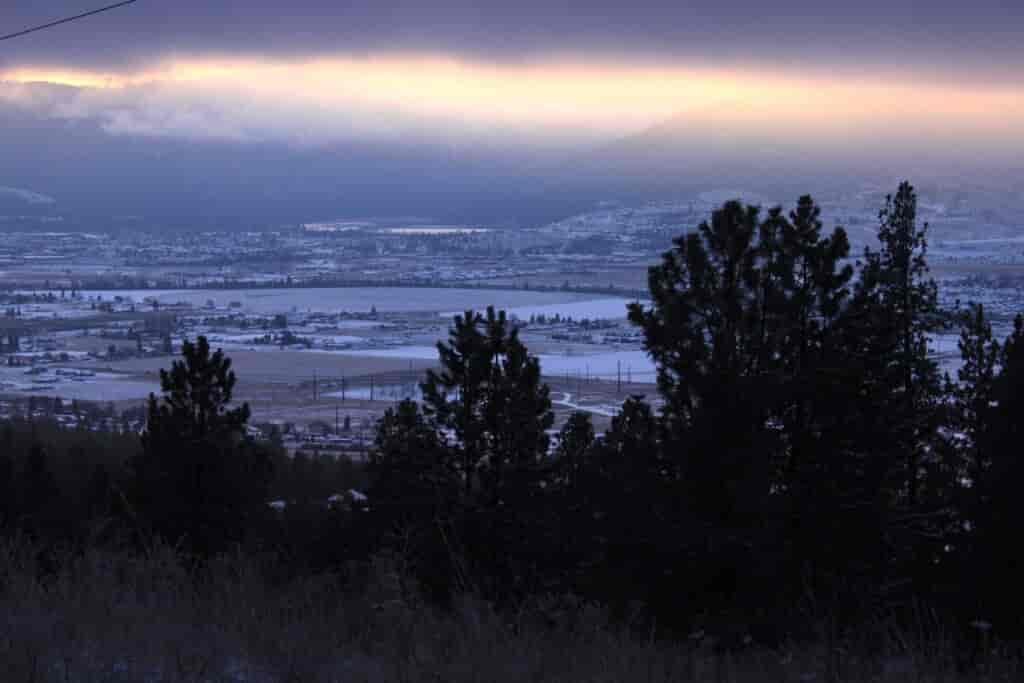 Liberty Lake at sunrise from the Arrow Leaf Trail at Etter Ranch. // Photo: Holly Weiler